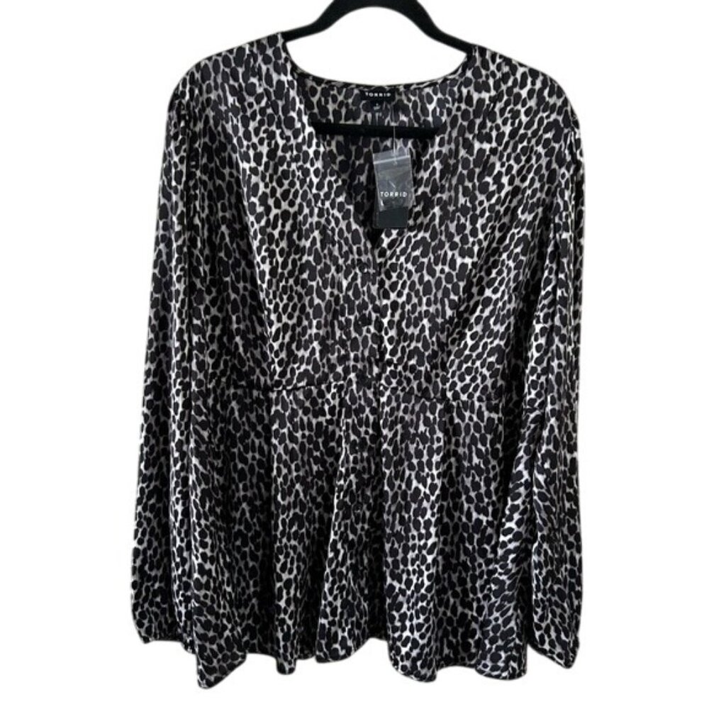 Torrid NWT Peplum Satin Cheetah Blouse Button Front Plus Size 1X (14-16)